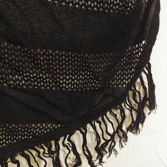 Black sleeveless vest with fringe OS - Picture 2 of 5